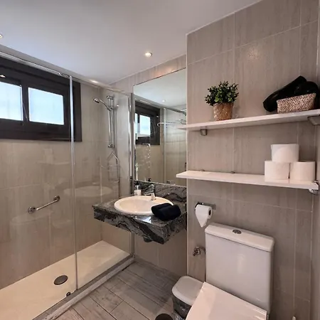 Aloha Playa Sea Views بينالماذينا